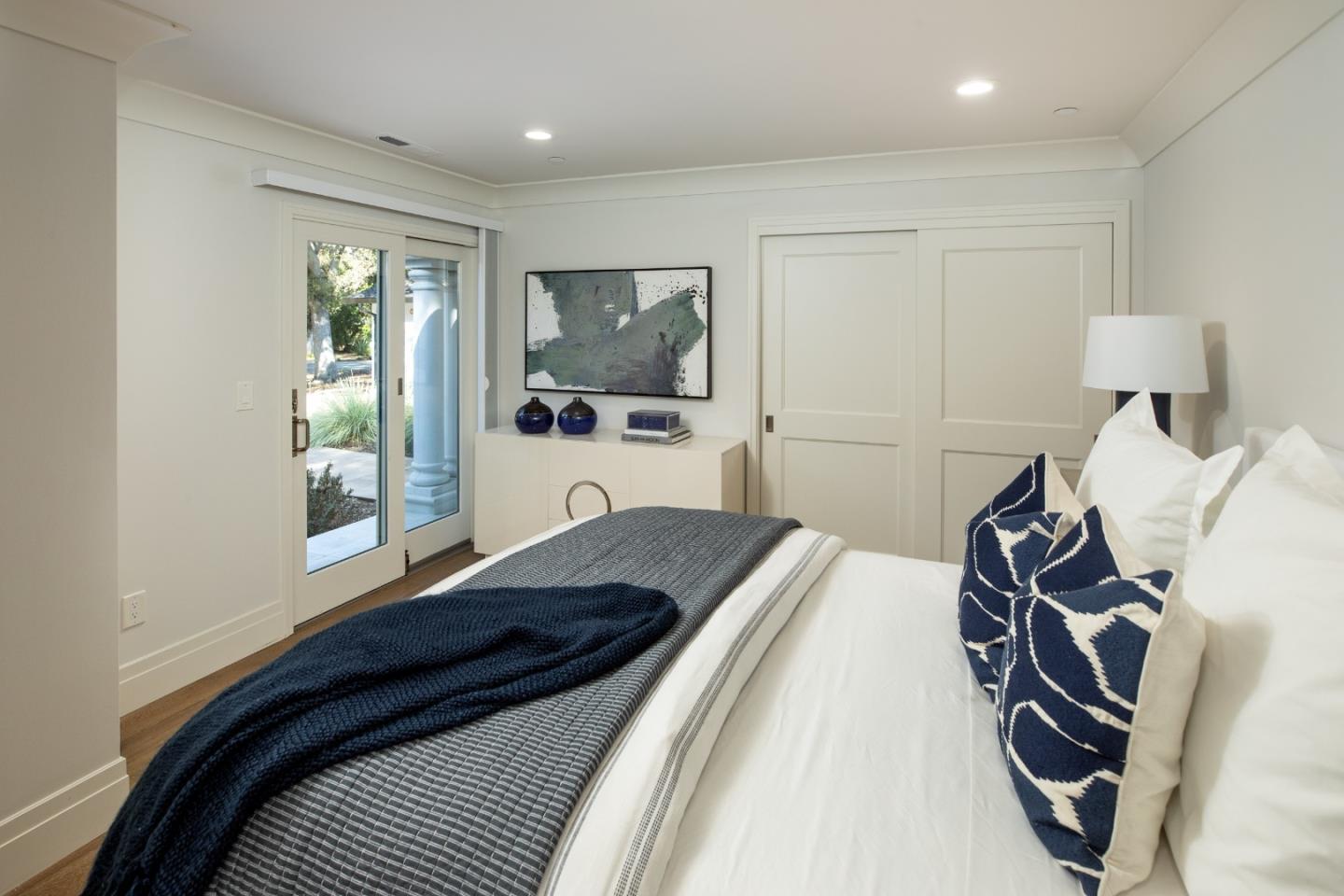 Detail Gallery Image 18 of 37 For 212 Oak Grove Ave, Atherton,  CA 94027 - 4 Beds | 3/1 Baths