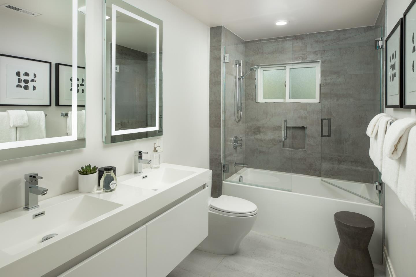 Detail Gallery Image 19 of 37 For 212 Oak Grove Ave, Atherton,  CA 94027 - 4 Beds | 3/1 Baths