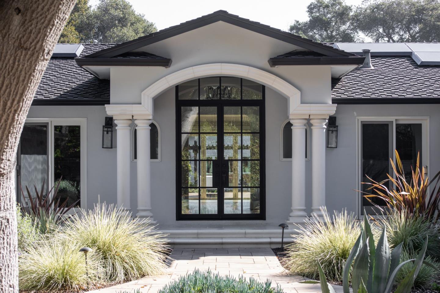 Detail Gallery Image 2 of 37 For 212 Oak Grove Ave, Atherton,  CA 94027 - 4 Beds | 3/1 Baths