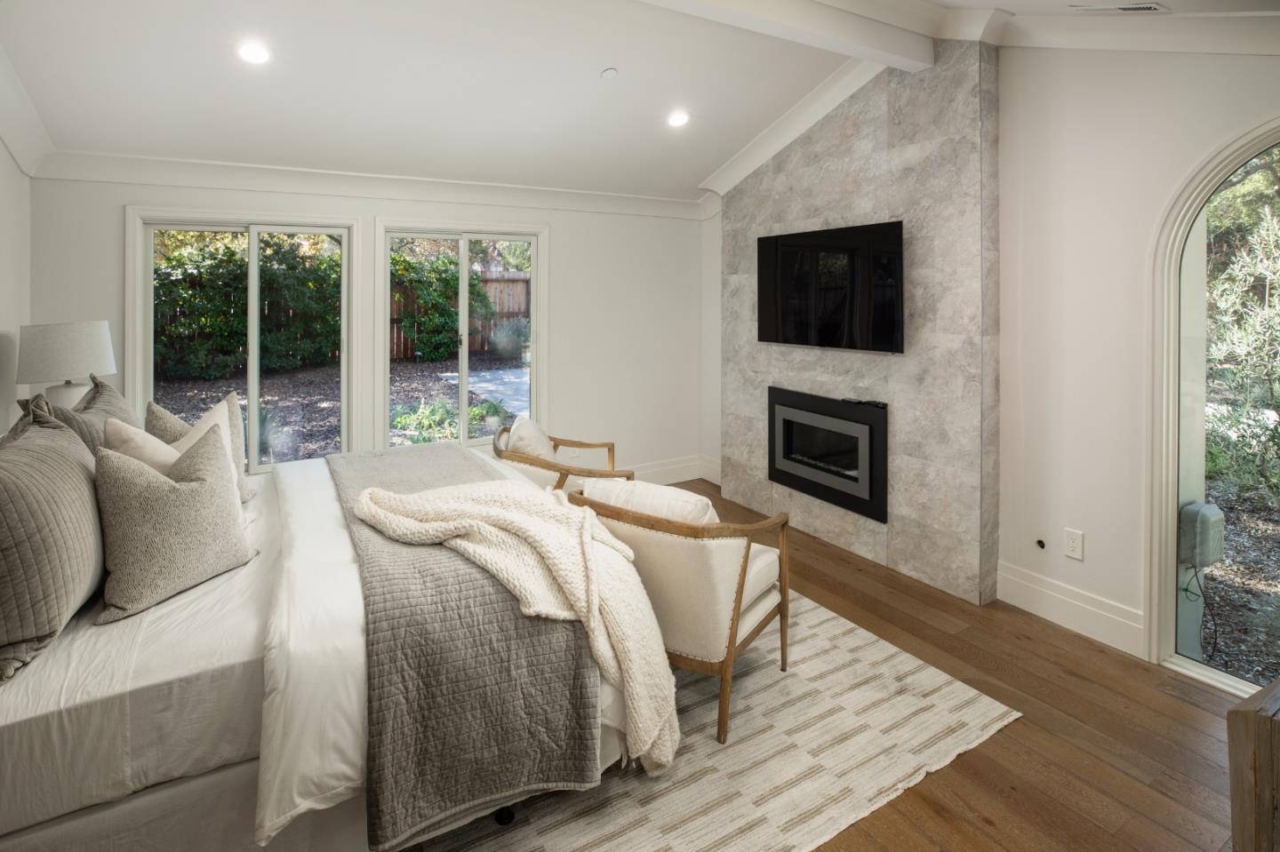 Detail Gallery Image 20 of 37 For 212 Oak Grove Ave, Atherton,  CA 94027 - 4 Beds | 3/1 Baths