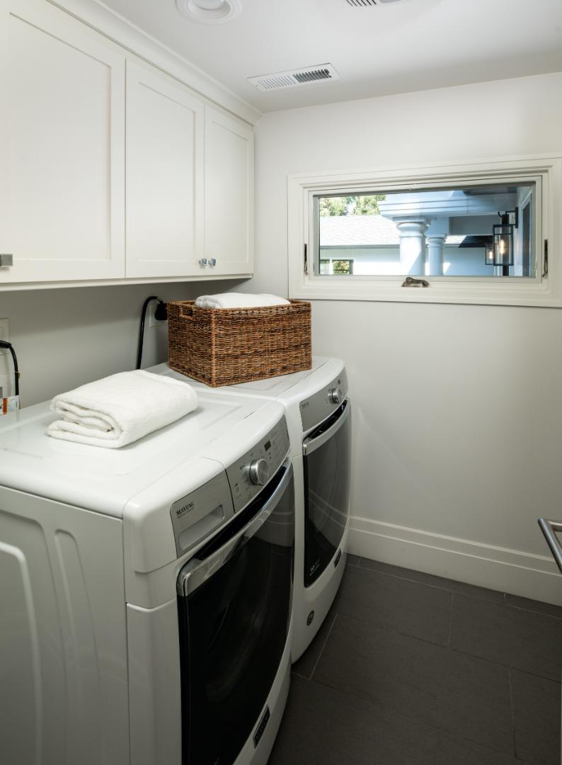 Detail Gallery Image 22 of 37 For 212 Oak Grove Ave, Atherton,  CA 94027 - 4 Beds | 3/1 Baths