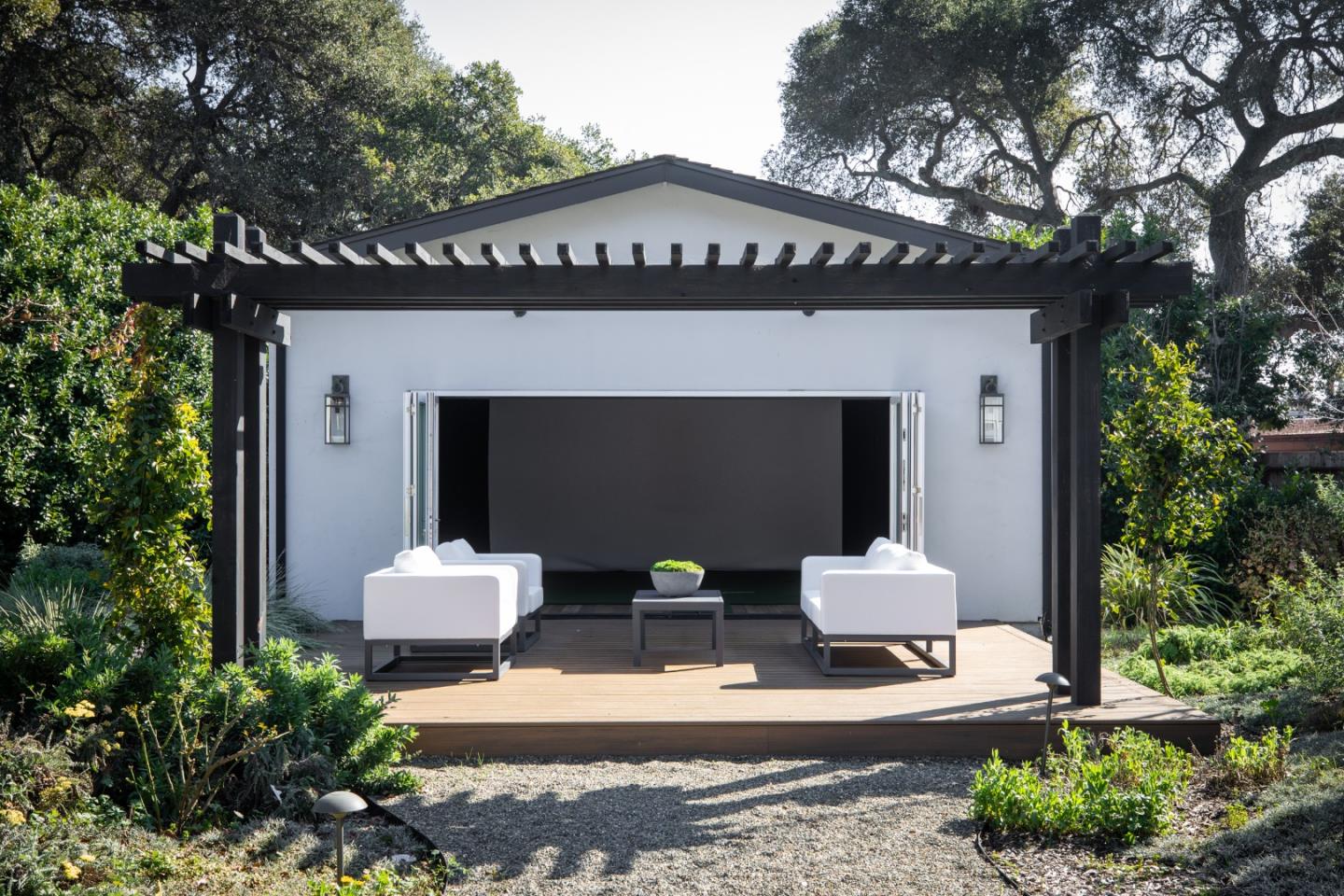 Detail Gallery Image 24 of 37 For 212 Oak Grove Ave, Atherton,  CA 94027 - 4 Beds | 3/1 Baths