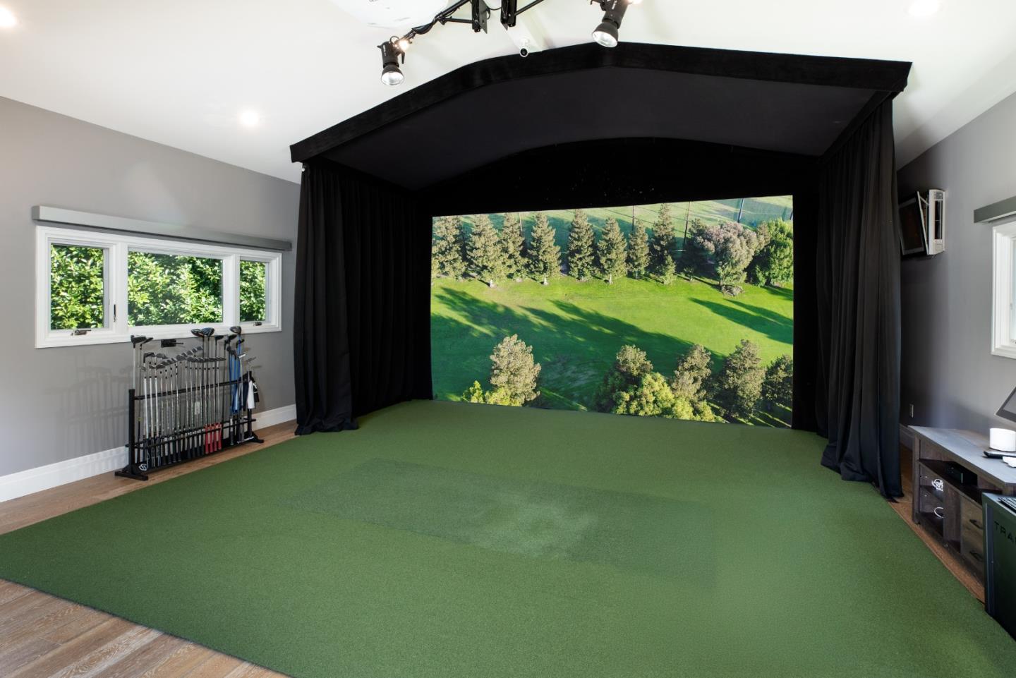 Detail Gallery Image 25 of 37 For 212 Oak Grove Ave, Atherton,  CA 94027 - 4 Beds | 3/1 Baths