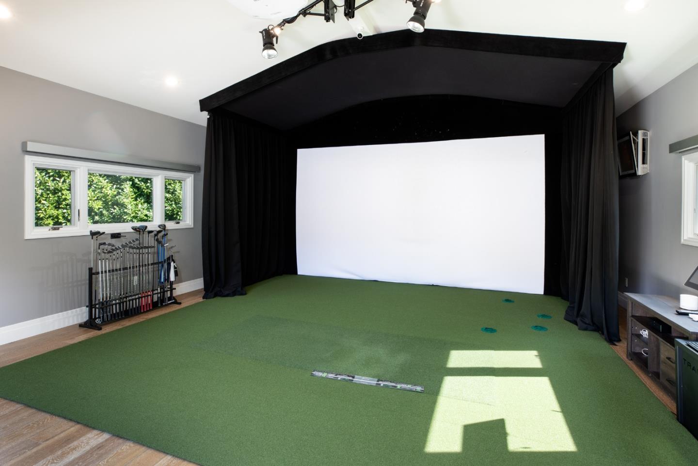 Detail Gallery Image 26 of 37 For 212 Oak Grove Ave, Atherton,  CA 94027 - 4 Beds | 3/1 Baths