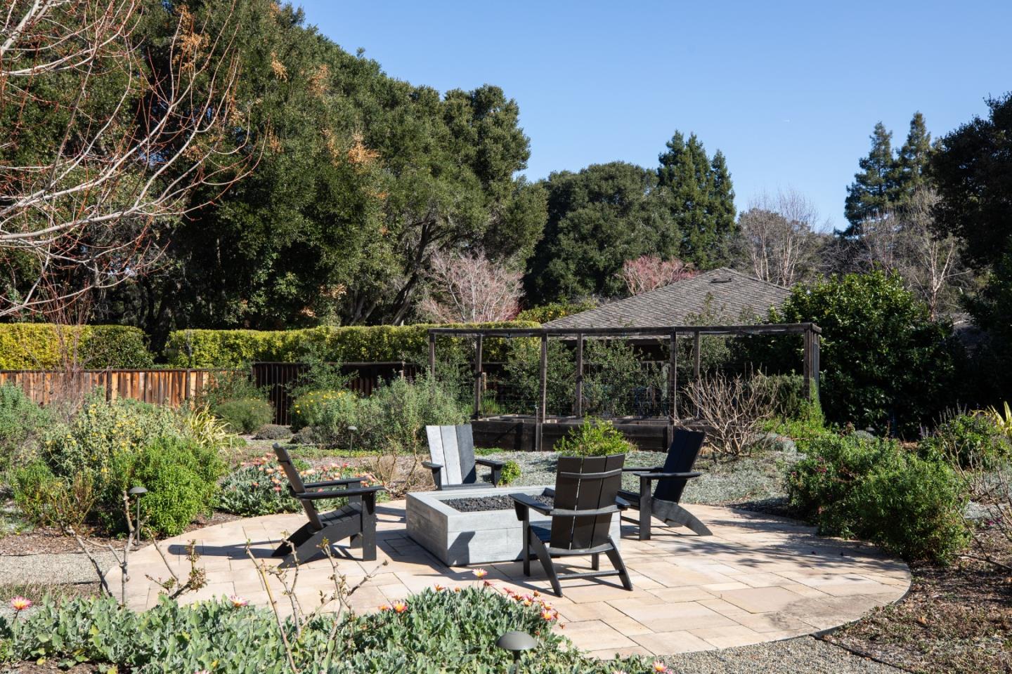 Detail Gallery Image 30 of 37 For 212 Oak Grove Ave, Atherton,  CA 94027 - 4 Beds | 3/1 Baths