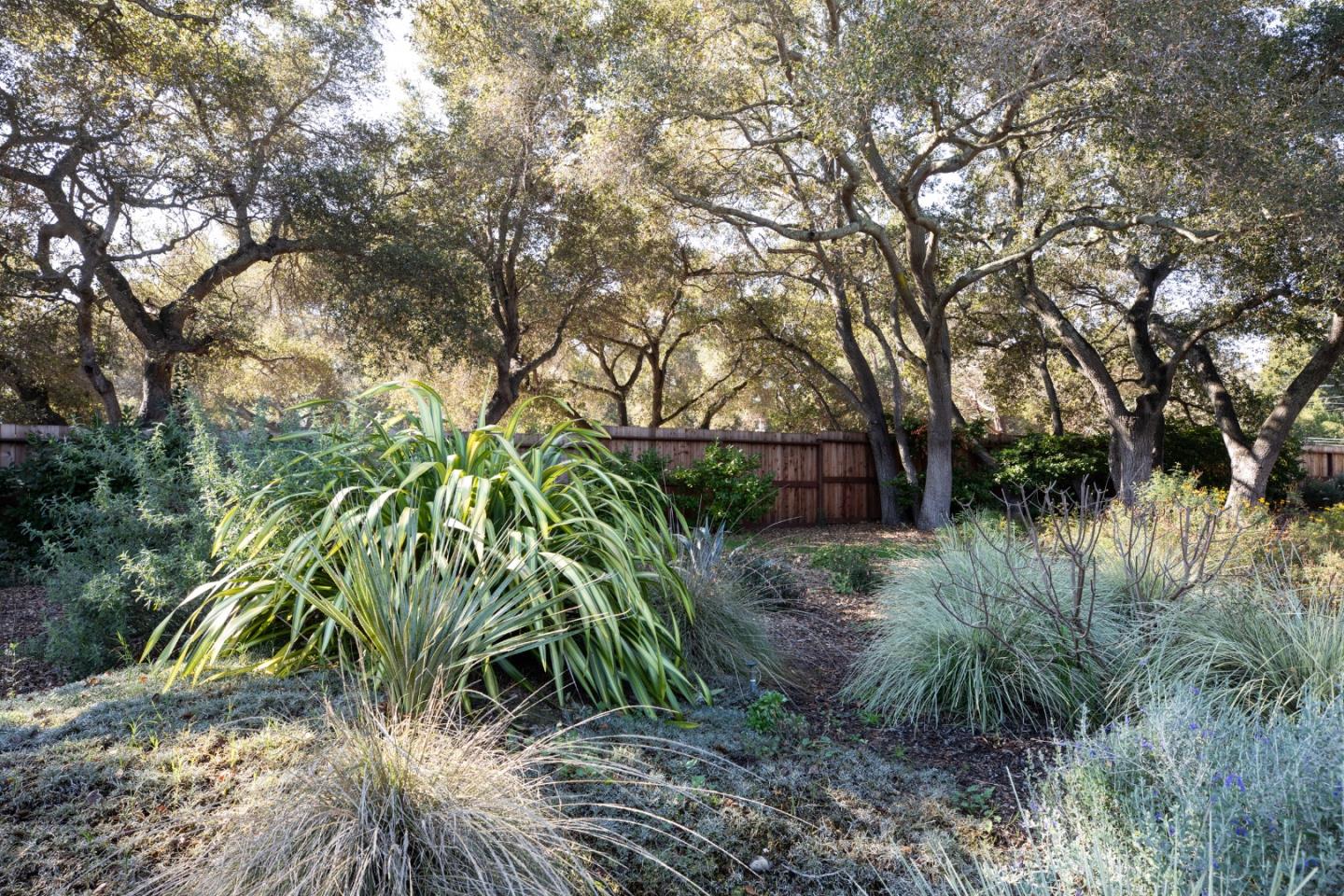 Detail Gallery Image 31 of 37 For 212 Oak Grove Ave, Atherton,  CA 94027 - 4 Beds | 3/1 Baths