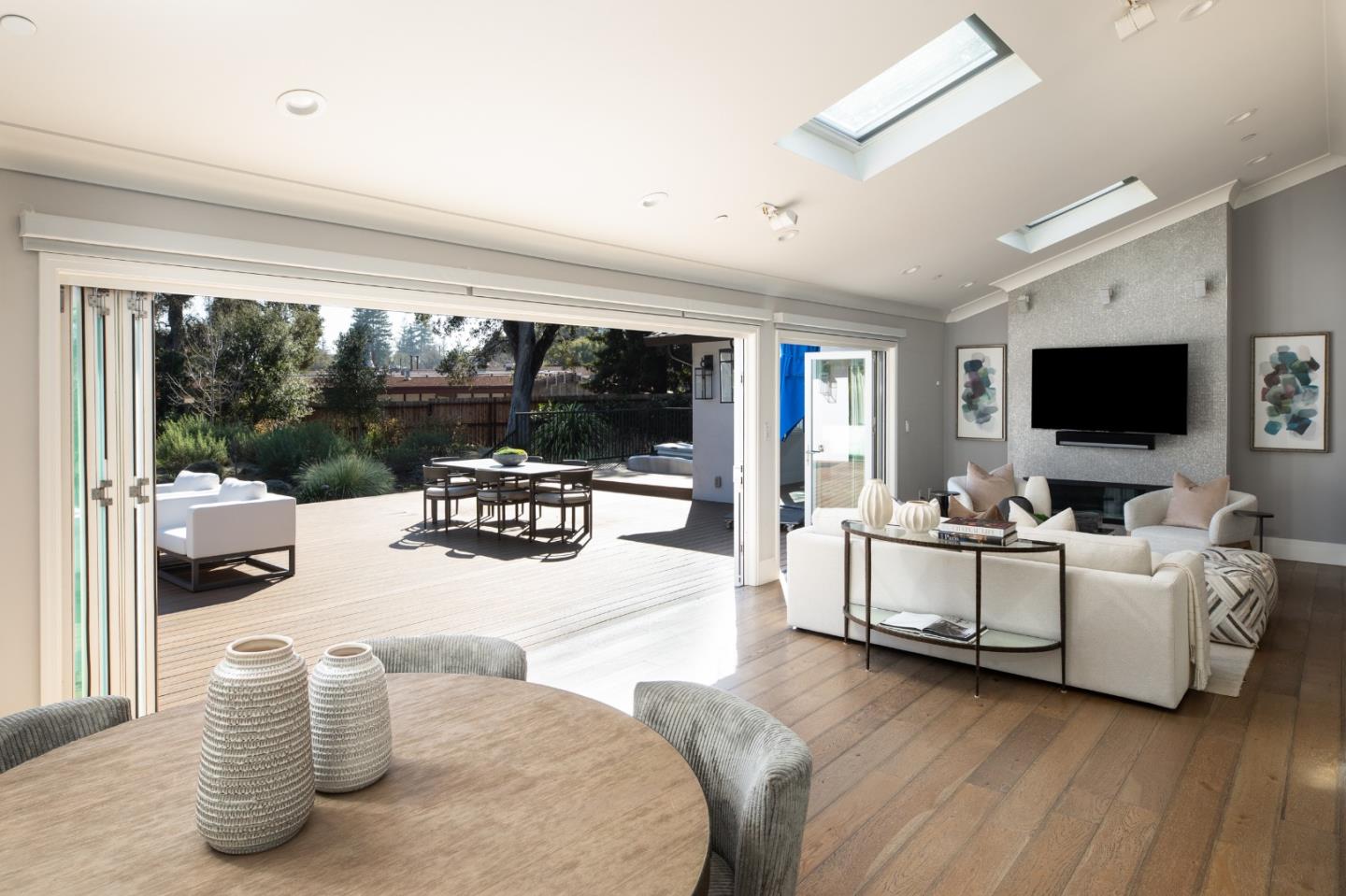 Detail Gallery Image 5 of 37 For 212 Oak Grove Ave, Atherton,  CA 94027 - 4 Beds | 3/1 Baths