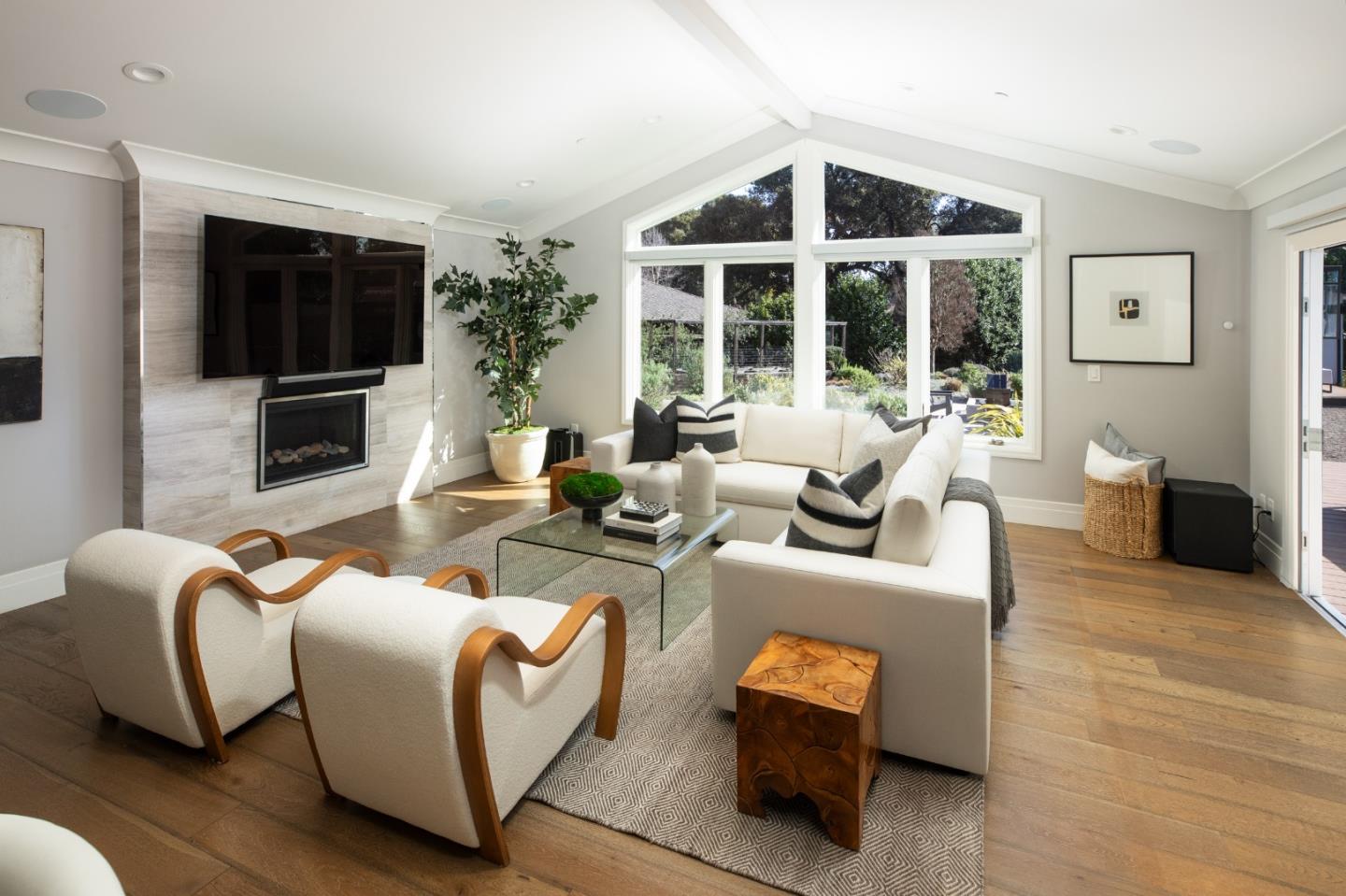 Detail Gallery Image 7 of 37 For 212 Oak Grove Ave, Atherton,  CA 94027 - 4 Beds | 3/1 Baths