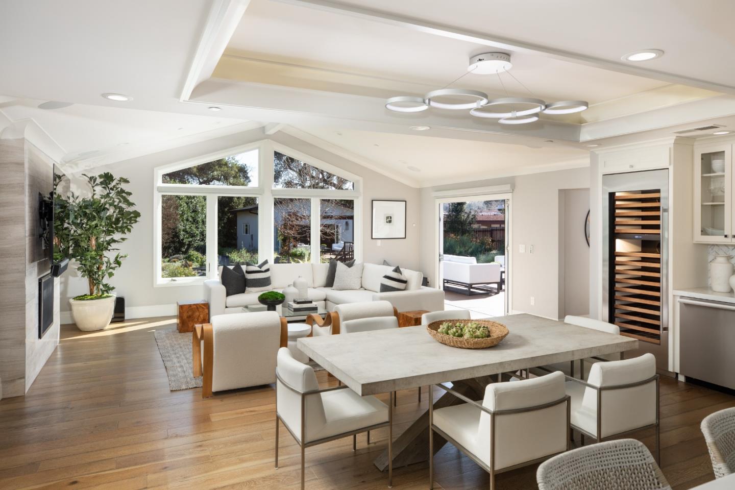 Detail Gallery Image 9 of 37 For 212 Oak Grove Ave, Atherton,  CA 94027 - 4 Beds | 3/1 Baths