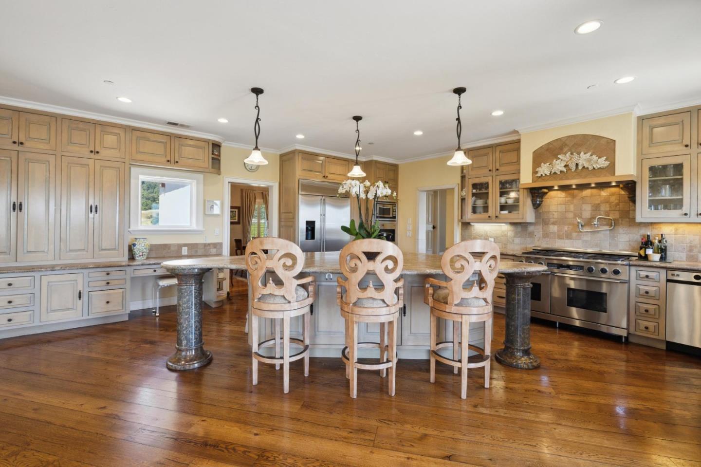 Detail Gallery Image 17 of 58 For 7 Redberry Rdg, Portola Valley,  CA 94028 - 5 Beds | 7/1 Baths