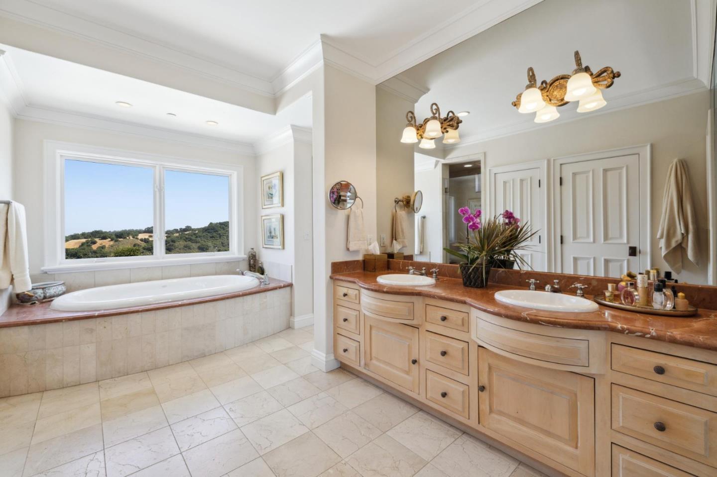 Detail Gallery Image 30 of 58 For 7 Redberry Rdg, Portola Valley,  CA 94028 - 5 Beds | 7/1 Baths