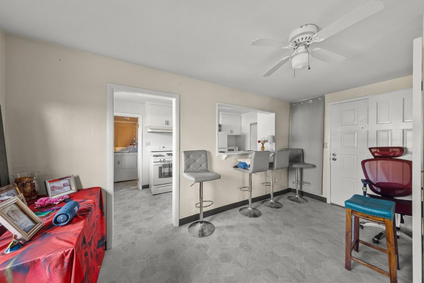 Detail Gallery Image 17 of 39 For 585 Monterey Rd, Morgan Hill,  CA 95037 - 4 Beds | 1 Baths