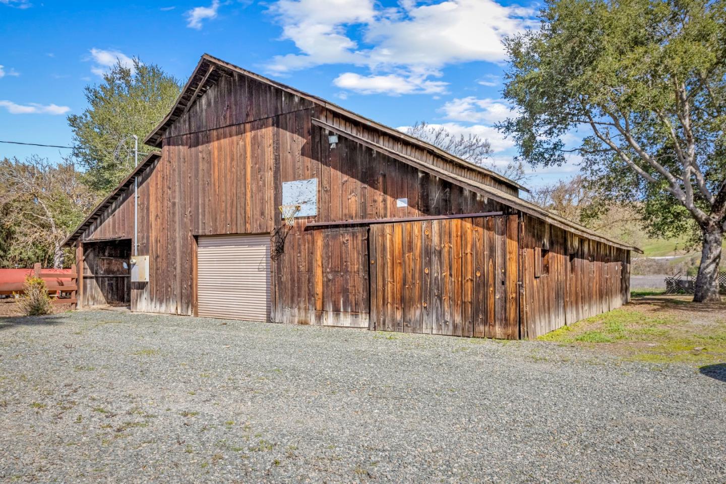 Detail Gallery Image 7 of 39 For 585 Monterey Rd, Morgan Hill,  CA 95037 - 4 Beds | 1 Baths