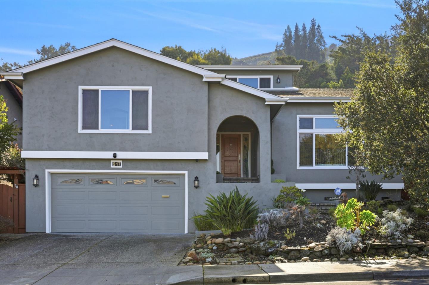 Front Image Thumbnail for ML82034241