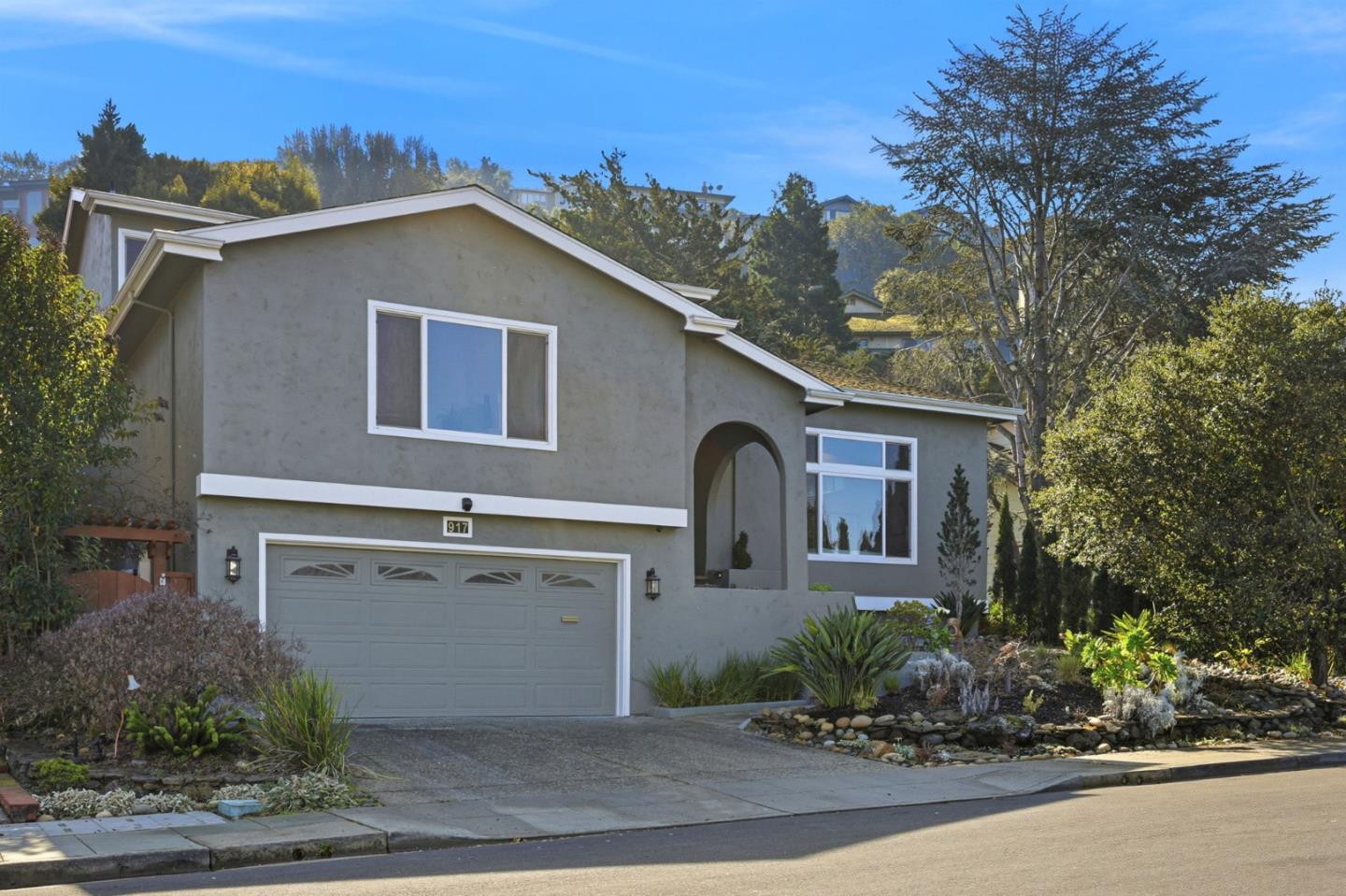 Detail Gallery Image 2 of 34 For 917 Anita Ave, Belmont,  CA 94002 - 4 Beds | 4 Baths