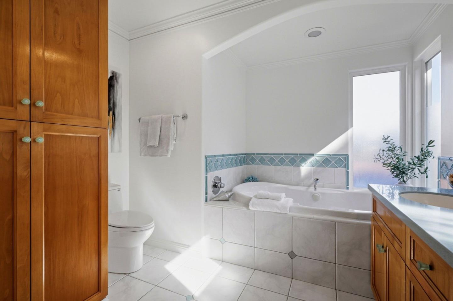 Detail Gallery Image 26 of 34 For 917 Anita Ave, Belmont,  CA 94002 - 4 Beds | 4 Baths