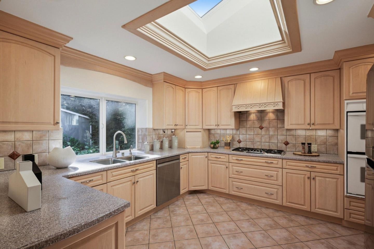 Detail Gallery Image 9 of 34 For 917 Anita Ave, Belmont,  CA 94002 - 4 Beds | 4 Baths