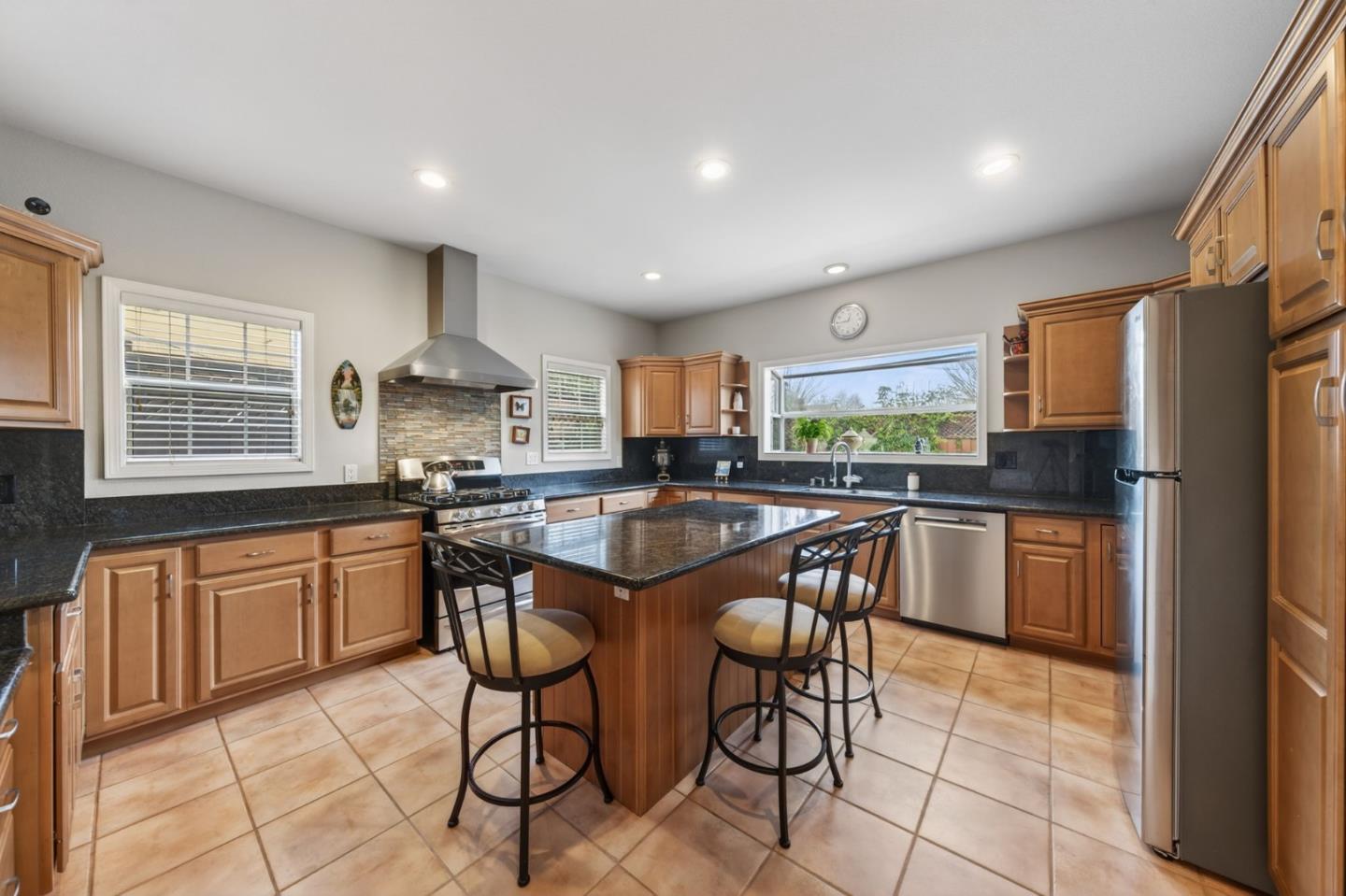 Detail Gallery Image 10 of 33 For 2357 Sunny Vista, San Jose,  CA 95128 - 4 Beds | 2/1 Baths