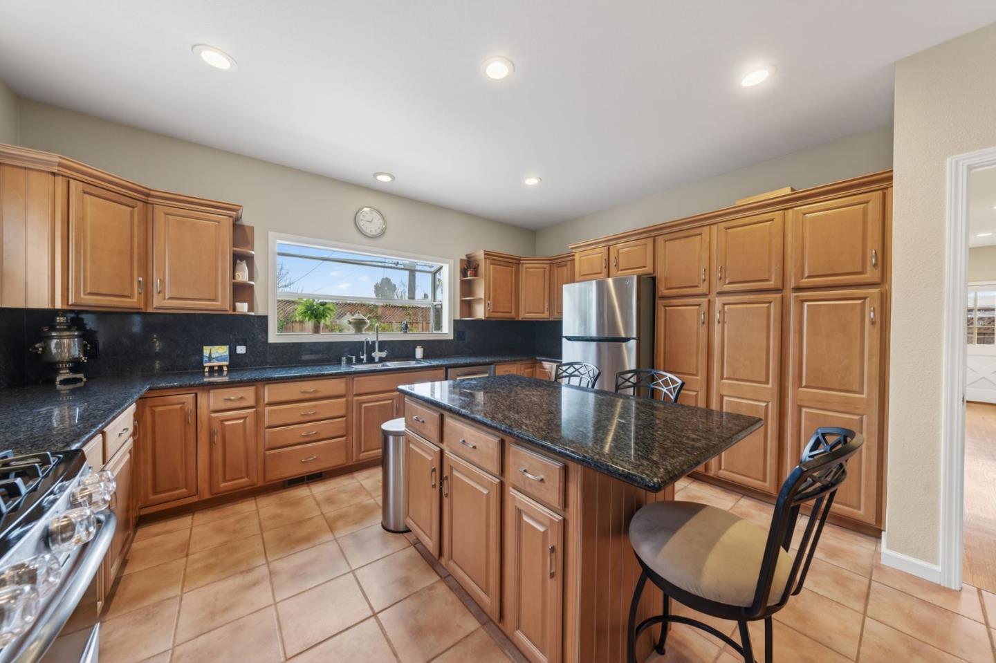 Detail Gallery Image 11 of 33 For 2357 Sunny Vista, San Jose,  CA 95128 - 4 Beds | 2/1 Baths