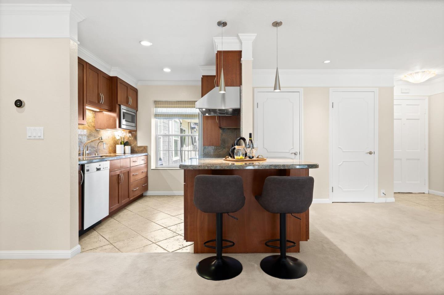 Detail Gallery Image 10 of 34 For 445 Oak Grove Ave #15,  Menlo Park,  CA 94025 - 3 Beds | 2 Baths