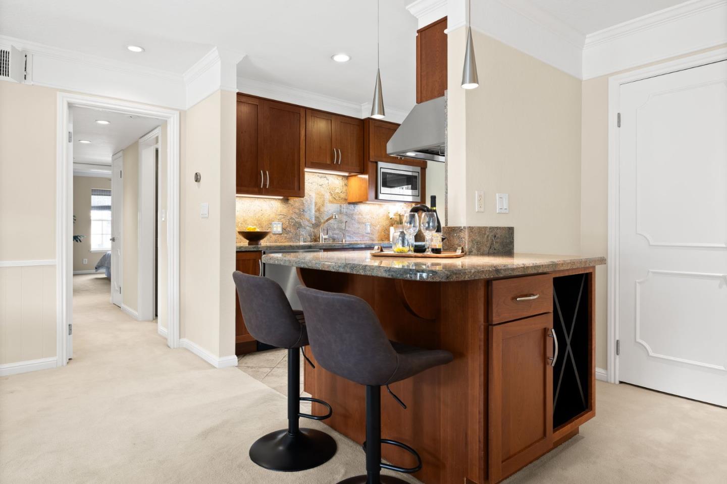 Detail Gallery Image 11 of 34 For 445 Oak Grove Ave #15,  Menlo Park,  CA 94025 - 3 Beds | 2 Baths