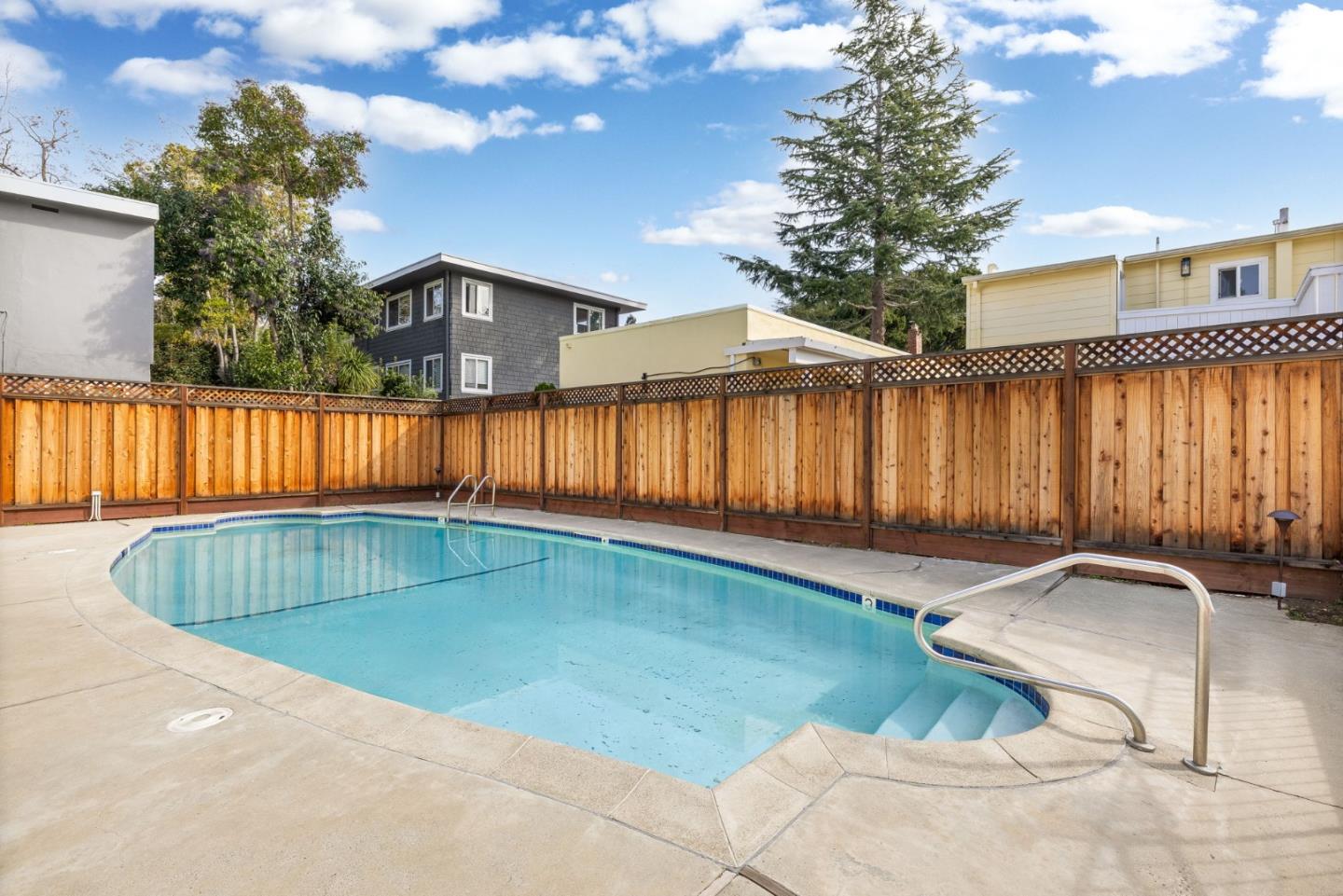 Detail Gallery Image 28 of 34 For 445 Oak Grove Ave #15,  Menlo Park,  CA 94025 - 3 Beds | 2 Baths