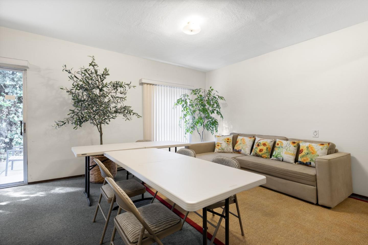 Detail Gallery Image 29 of 34 For 445 Oak Grove Ave #15,  Menlo Park,  CA 94025 - 3 Beds | 2 Baths