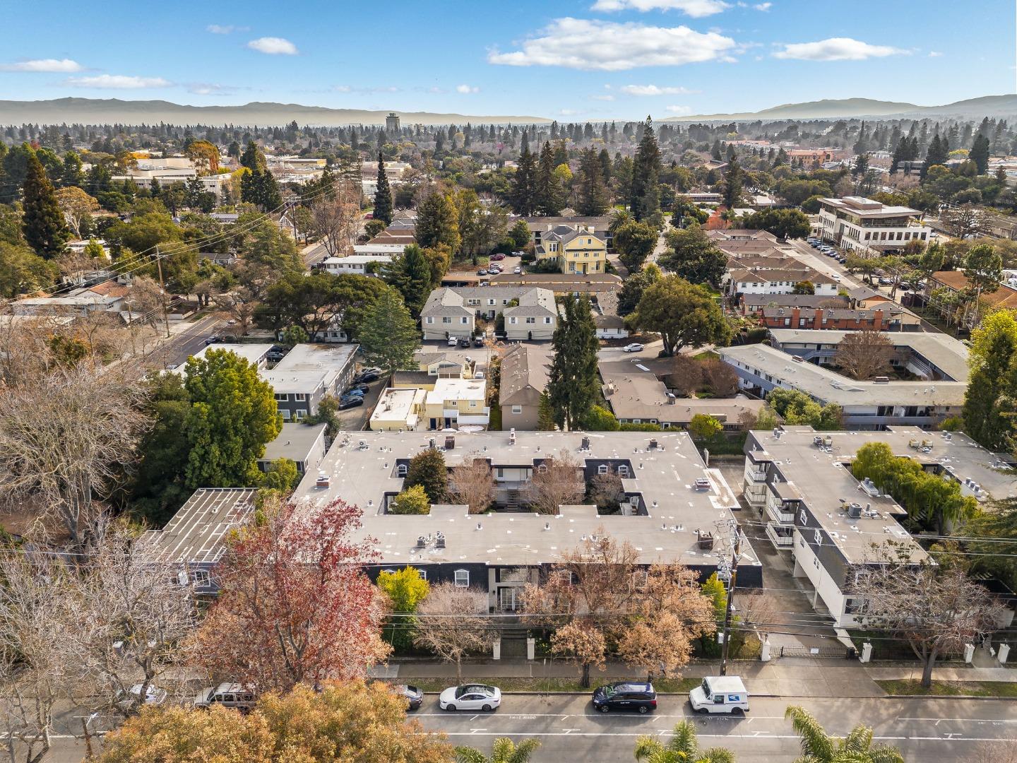 Detail Gallery Image 33 of 34 For 445 Oak Grove Ave #15,  Menlo Park,  CA 94025 - 3 Beds | 2 Baths