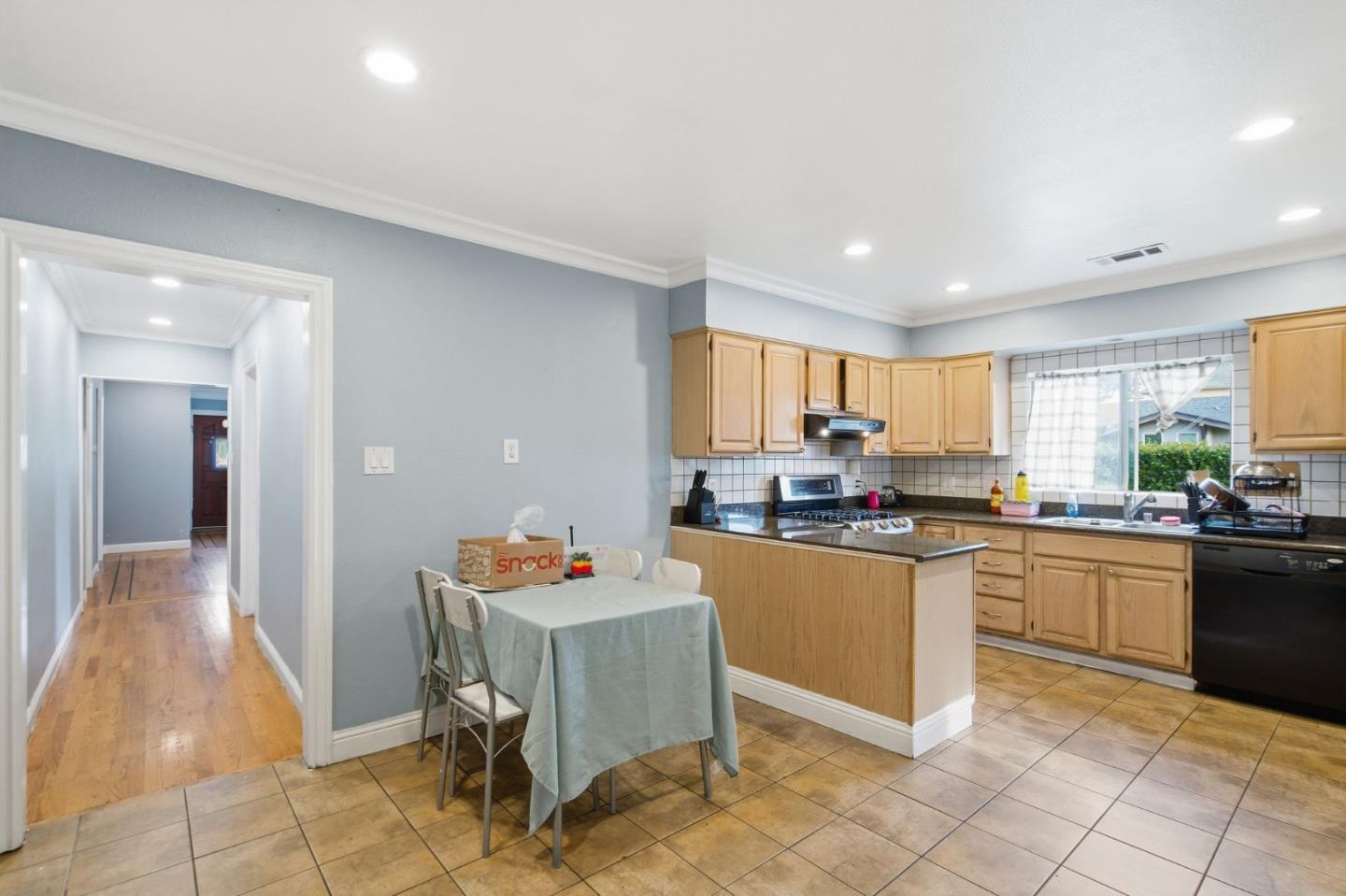 Detail Gallery Image 11 of 39 For 344 Buckeye St, Redwood City,  CA 94063 - – Beds | – Baths