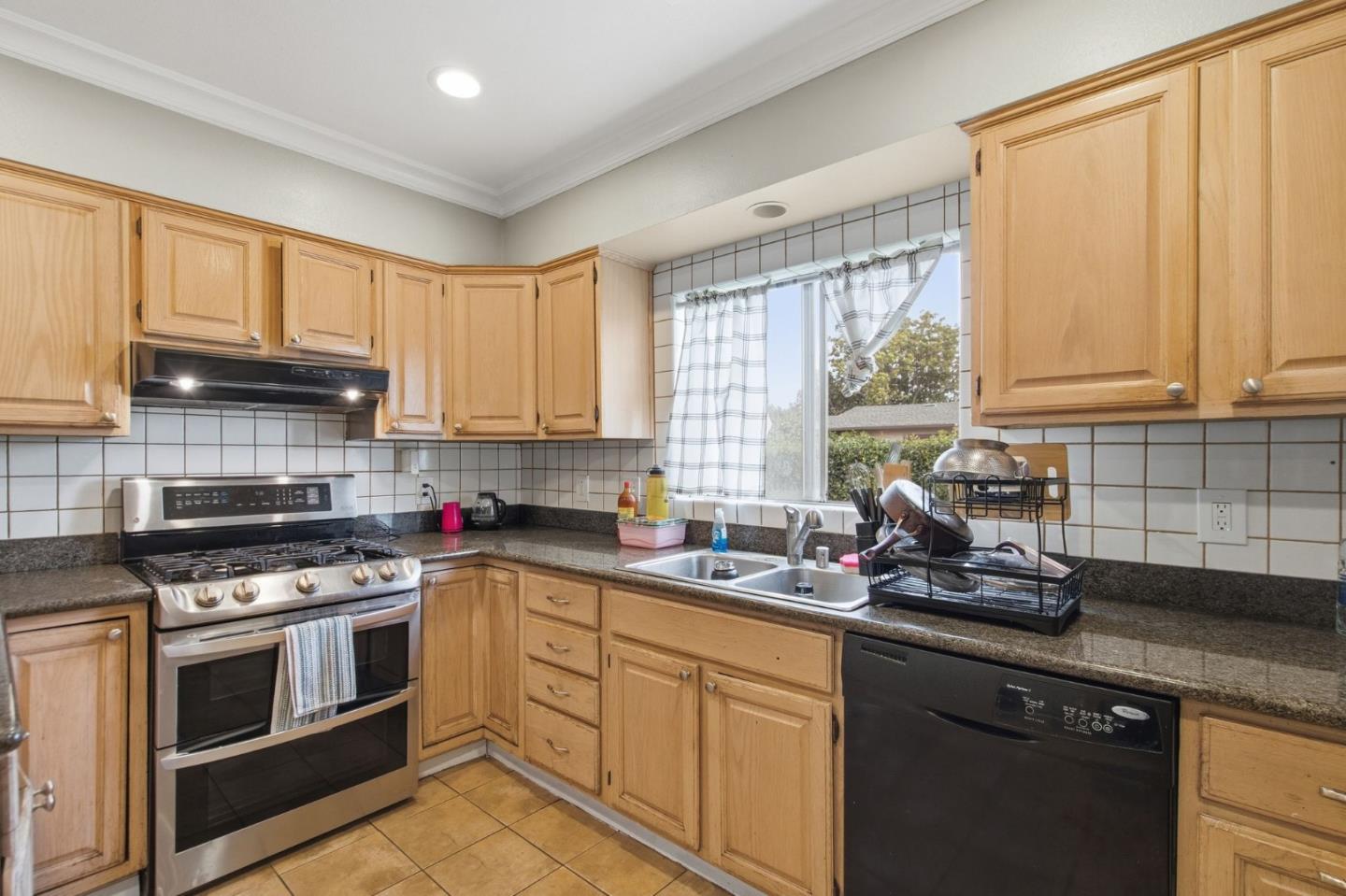 Detail Gallery Image 13 of 39 For 344 Buckeye St, Redwood City,  CA 94063 - – Beds | – Baths