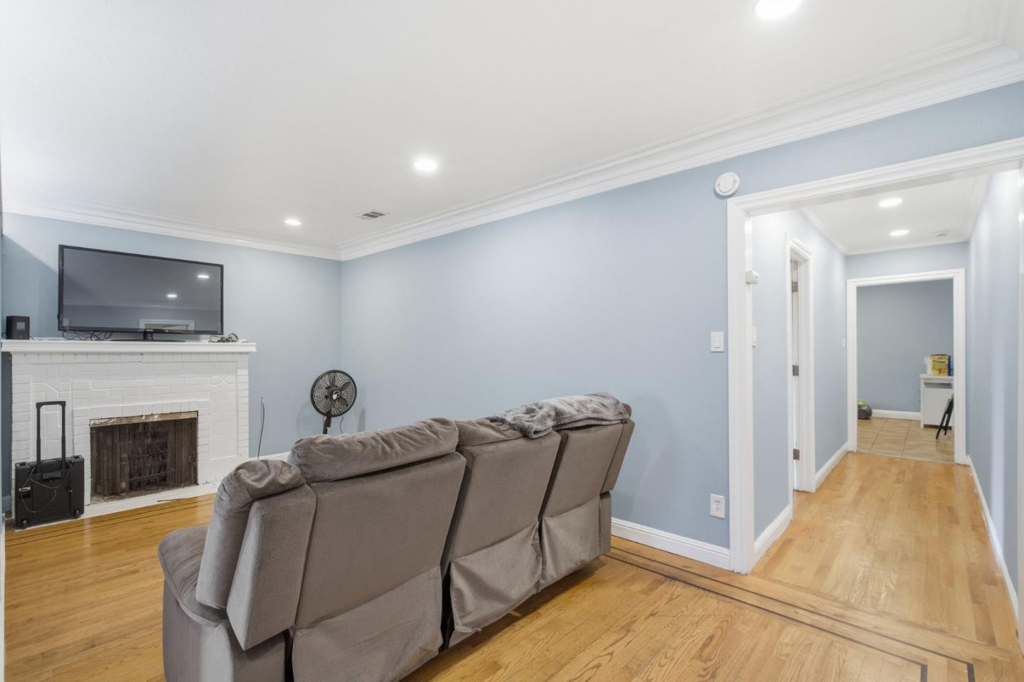 Detail Gallery Image 3 of 39 For 344 Buckeye St, Redwood City,  CA 94063 - – Beds | – Baths