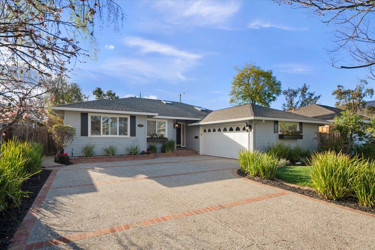 Detail Gallery Image 2 of 37 For 4845 Kingwood Way, San Jose,  CA 95124 - 4 Beds | 2 Baths