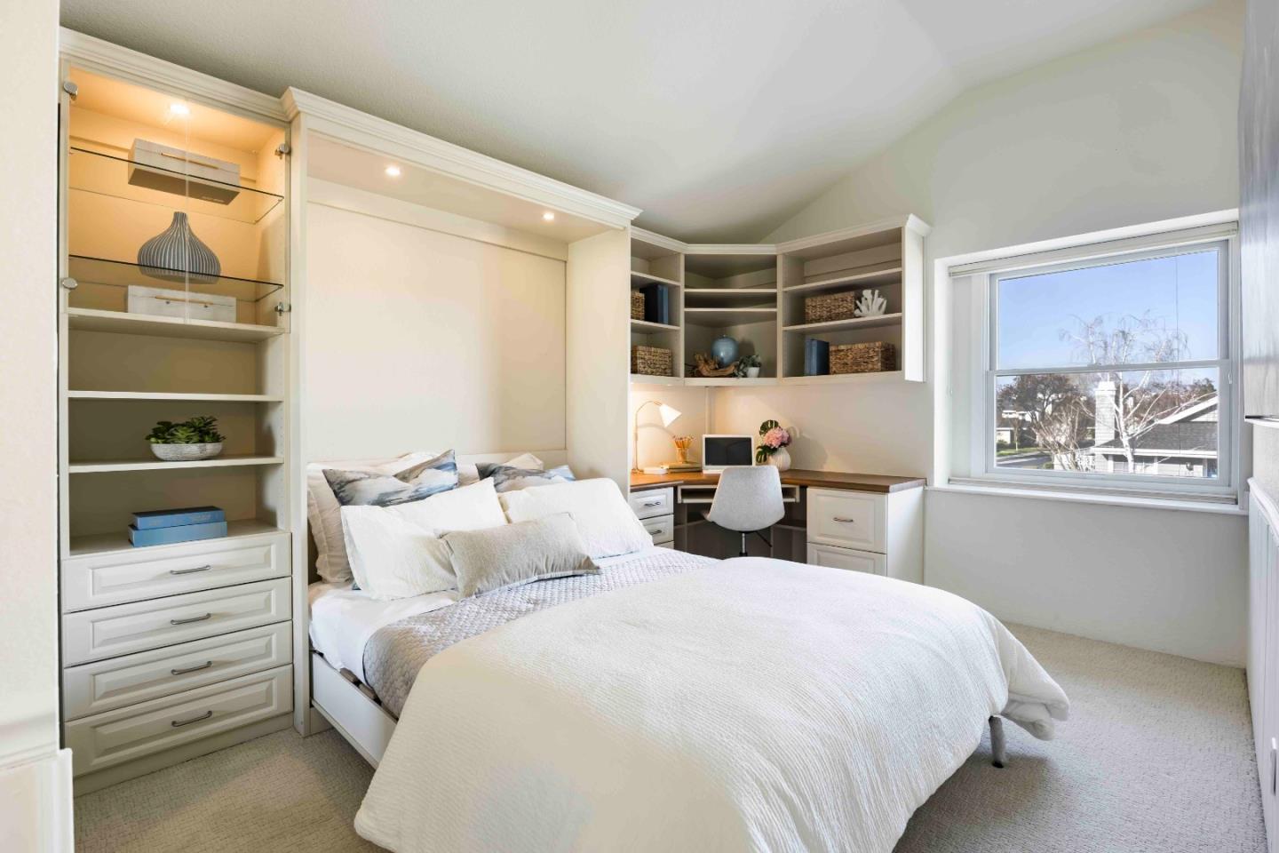 Detail Gallery Image 11 of 20 For 756 Newport Cir, Redwood City,  CA 94065 - 3 Beds | 2/1 Baths