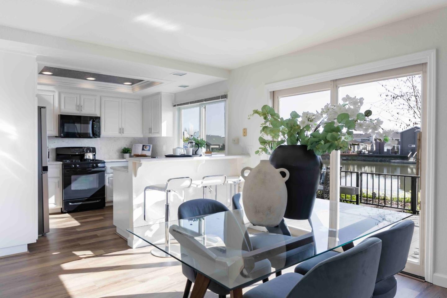 Detail Gallery Image 7 of 20 For 756 Newport Cir, Redwood City,  CA 94065 - 3 Beds | 2/1 Baths