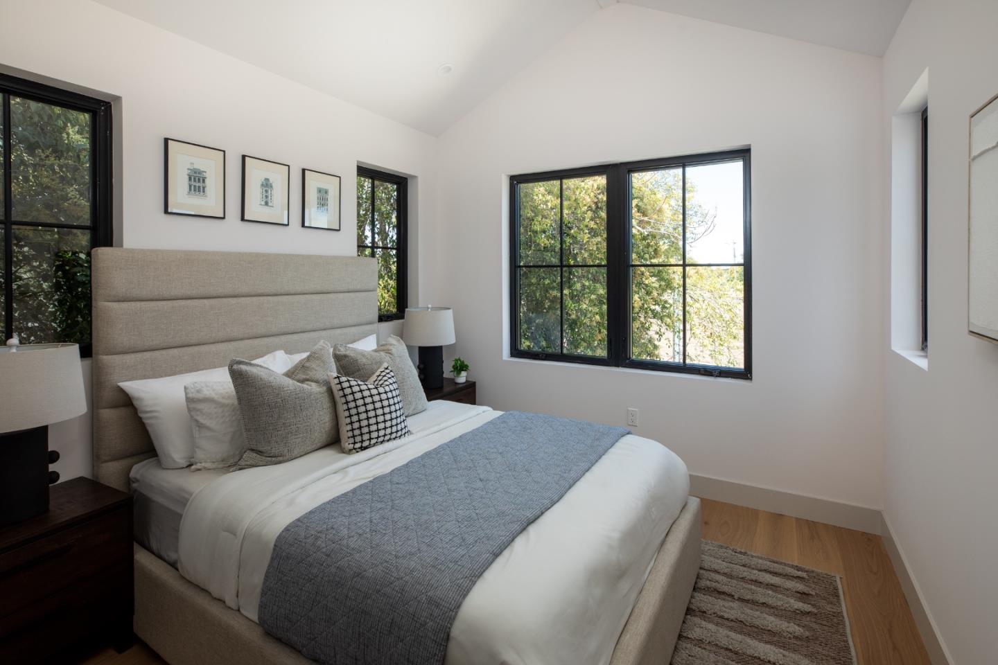 Detail Gallery Image 17 of 18 For 813 Bay Rd, Menlo Park,  CA 94025 - 4 Beds | 3 Baths