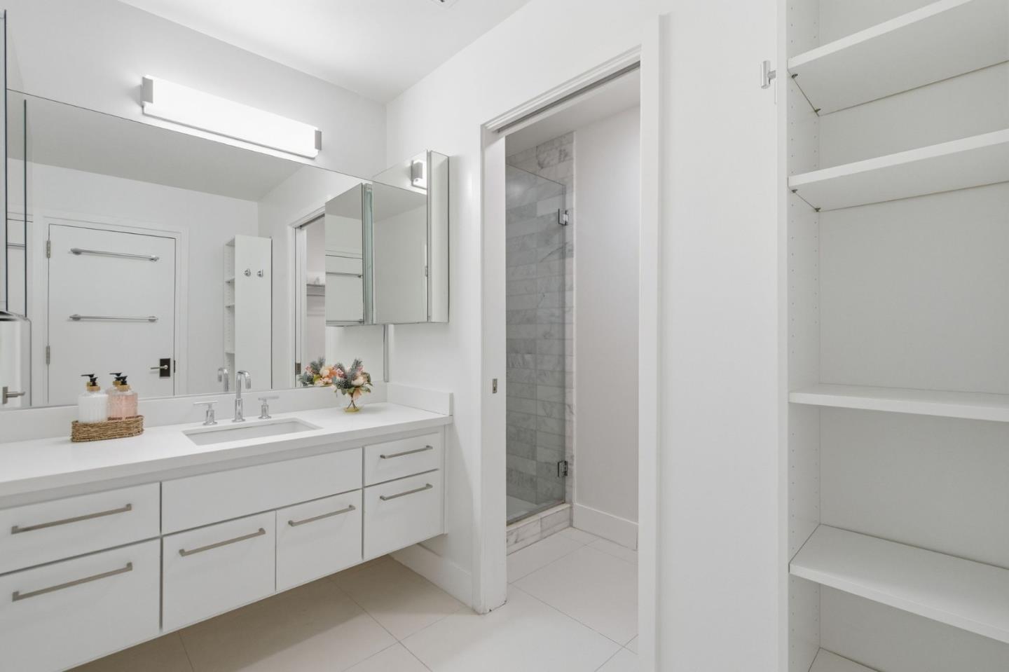 Detail Gallery Image 13 of 19 For 1326 Hoover St #5,  Menlo Park,  CA 94025 - 3 Beds | 2/1 Baths