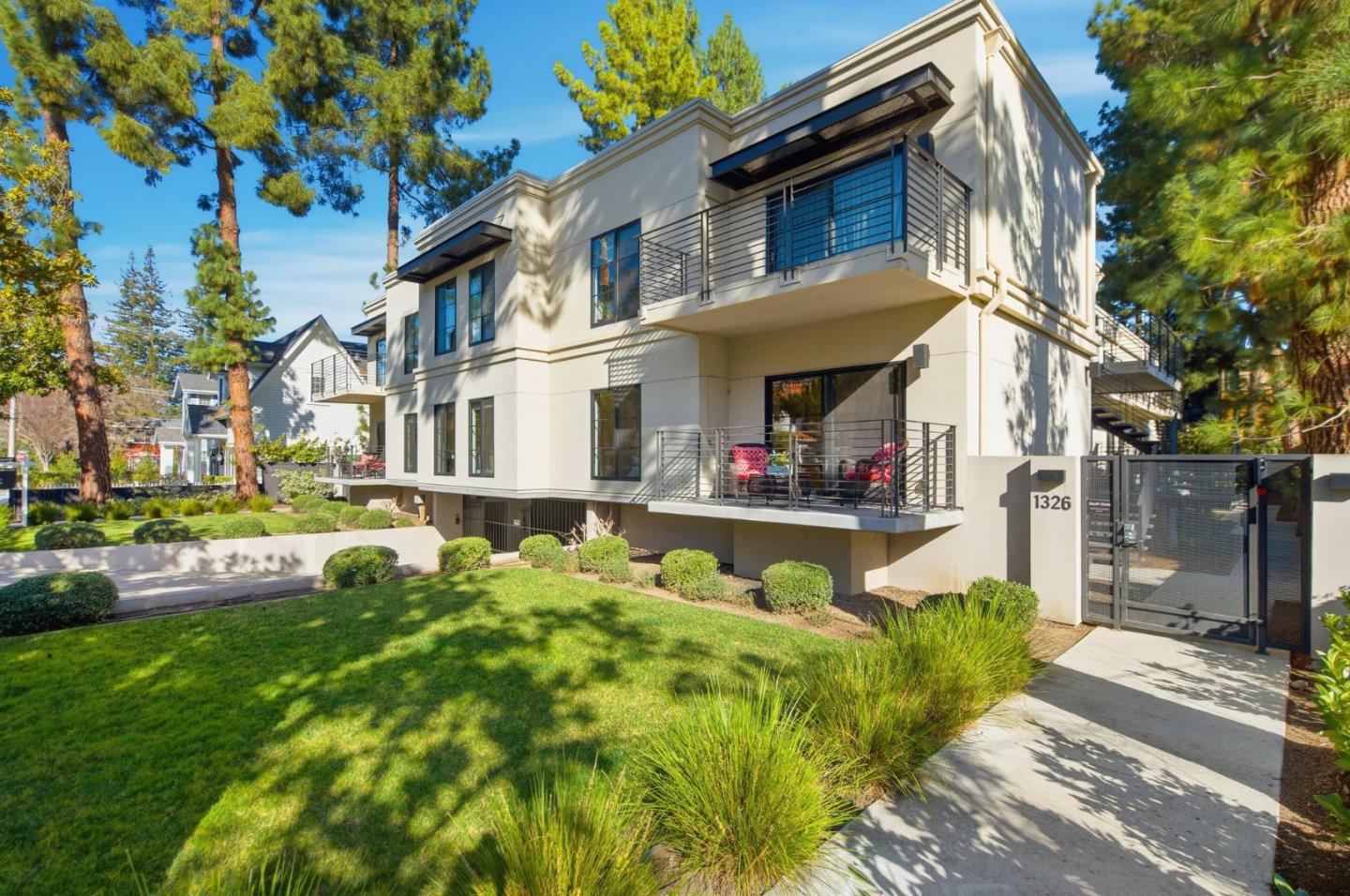 Detail Gallery Image 19 of 19 For 1326 Hoover St #5,  Menlo Park,  CA 94025 - 3 Beds | 2/1 Baths