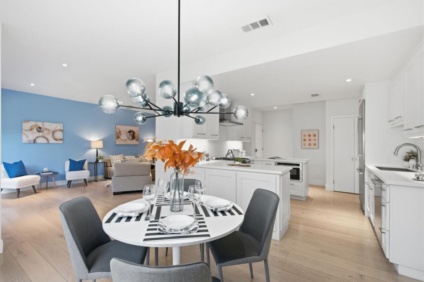 Detail Gallery Image 5 of 19 For 1326 Hoover St #5,  Menlo Park,  CA 94025 - 3 Beds | 2/1 Baths