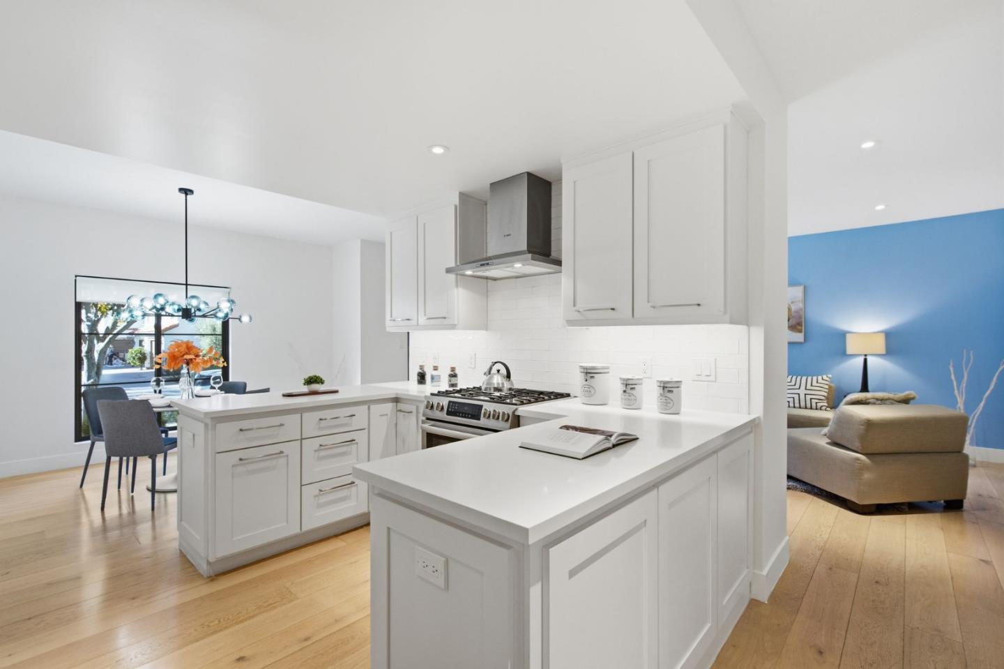 Detail Gallery Image 6 of 19 For 1326 Hoover St #5,  Menlo Park,  CA 94025 - 3 Beds | 2/1 Baths