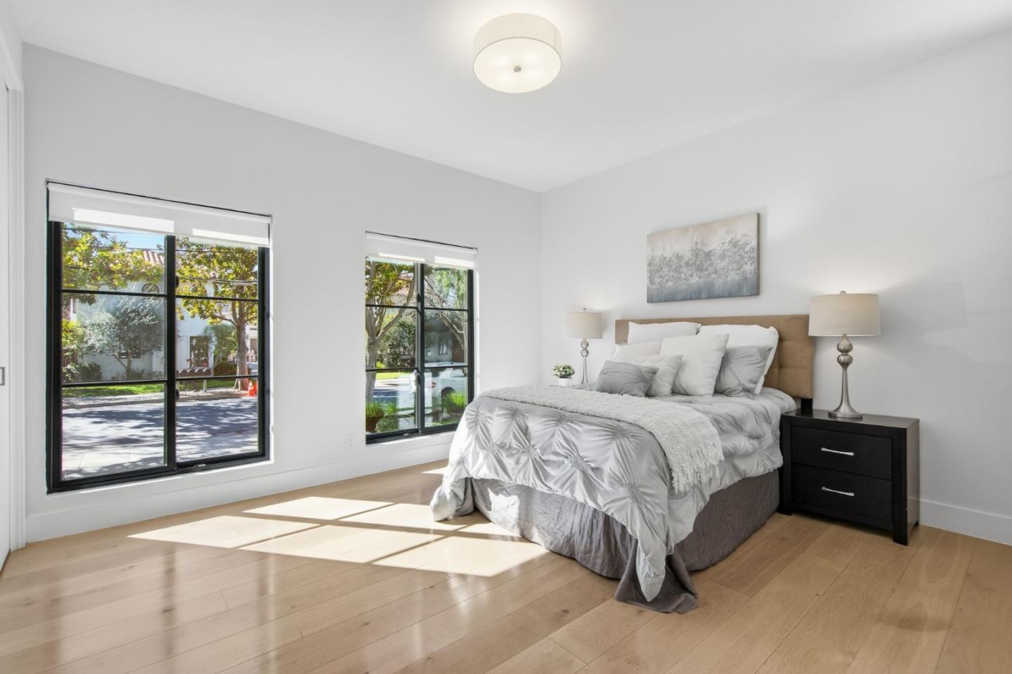 Detail Gallery Image 8 of 19 For 1326 Hoover St #5,  Menlo Park,  CA 94025 - 3 Beds | 2/1 Baths