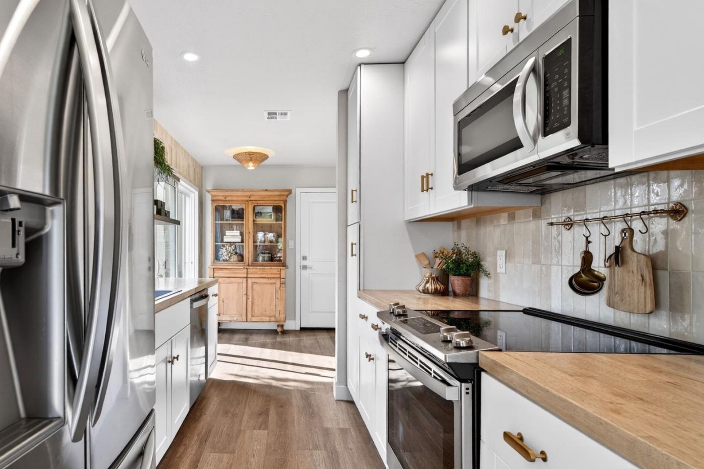 Detail Gallery Image 10 of 27 For 300 Ridgemark Dr, Hollister,  CA 95023 - 2 Beds | 2 Baths