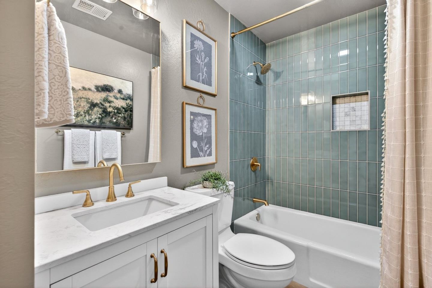 Detail Gallery Image 18 of 27 For 300 Ridgemark Dr, Hollister,  CA 95023 - 2 Beds | 2 Baths