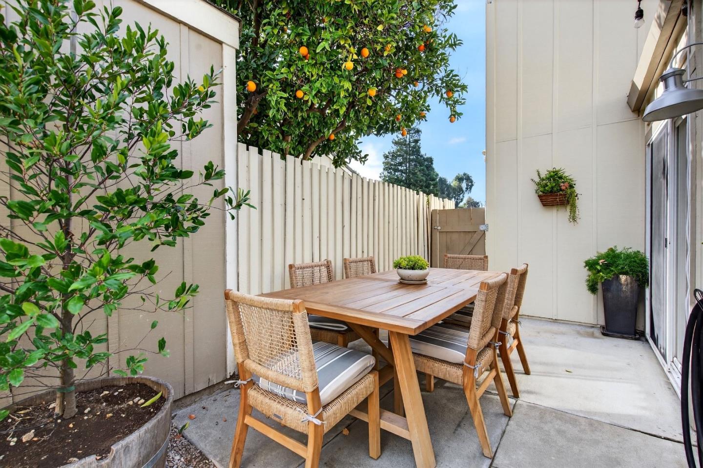 Detail Gallery Image 19 of 27 For 300 Ridgemark Dr, Hollister,  CA 95023 - 2 Beds | 2 Baths