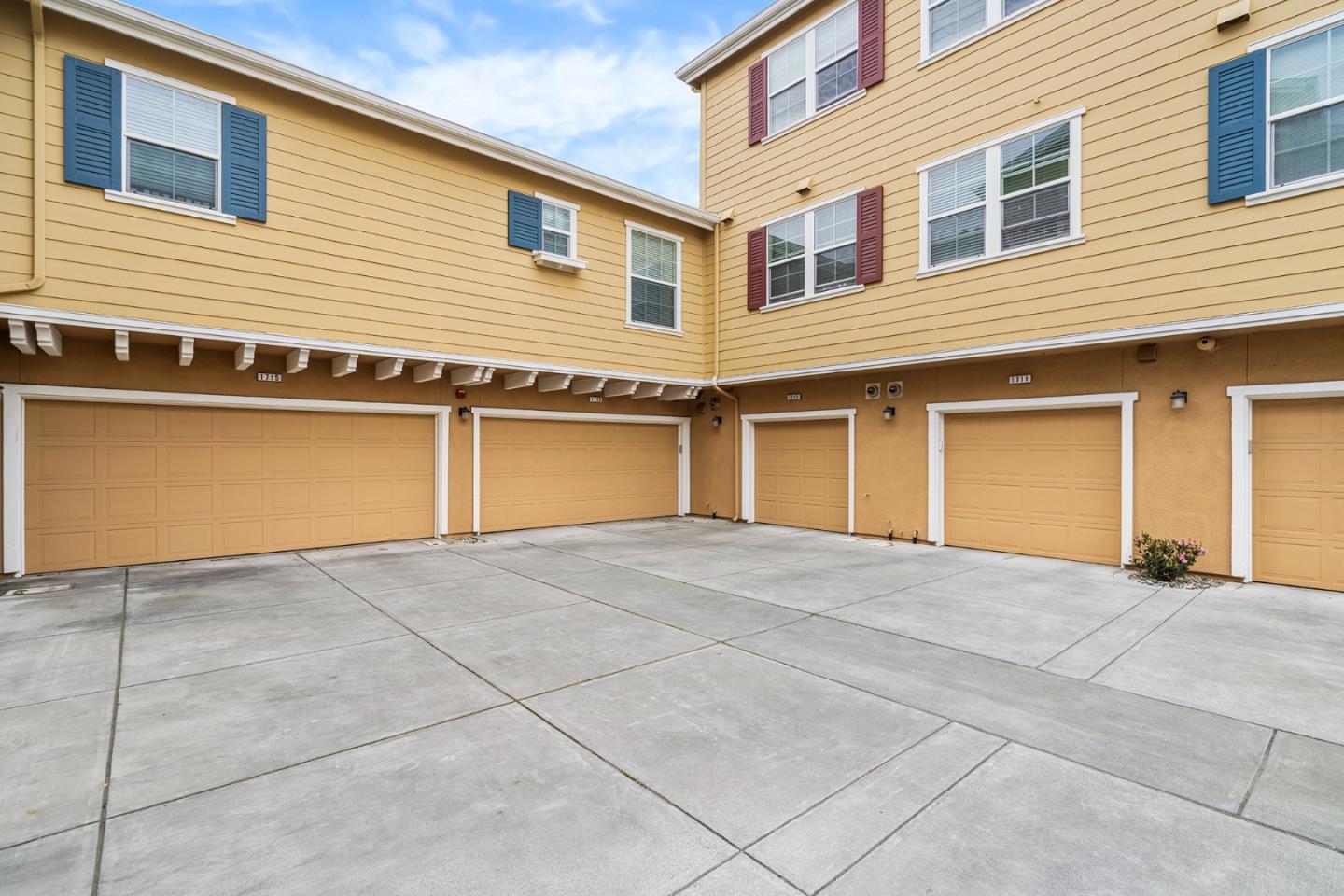 Detail Gallery Image 13 of 61 For 641 Turnbuckle Dr #1715,  Redwood City,  CA 94063 - 2 Beds | 2/1 Baths