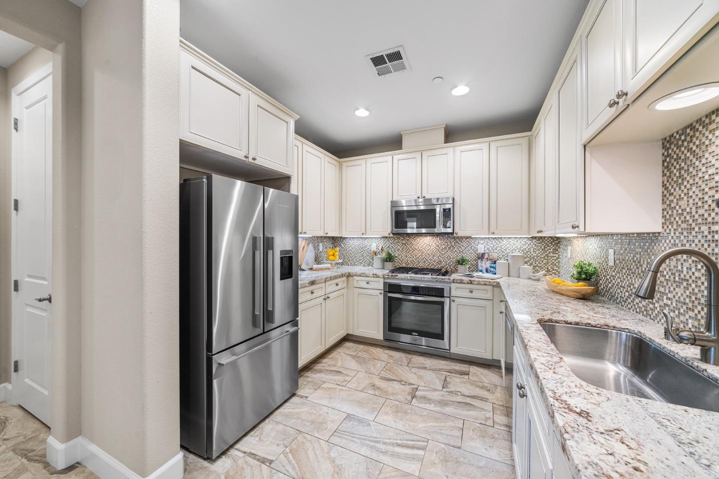 Detail Gallery Image 25 of 61 For 641 Turnbuckle Dr #1715,  Redwood City,  CA 94063 - 2 Beds | 2/1 Baths