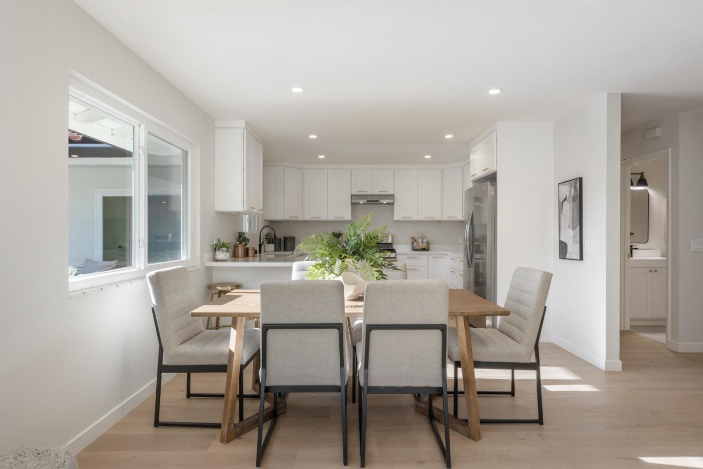 Detail Gallery Image 10 of 30 For 740 Greenview Pl, Los Altos,  CA 94024 - 4 Beds | 2/1 Baths