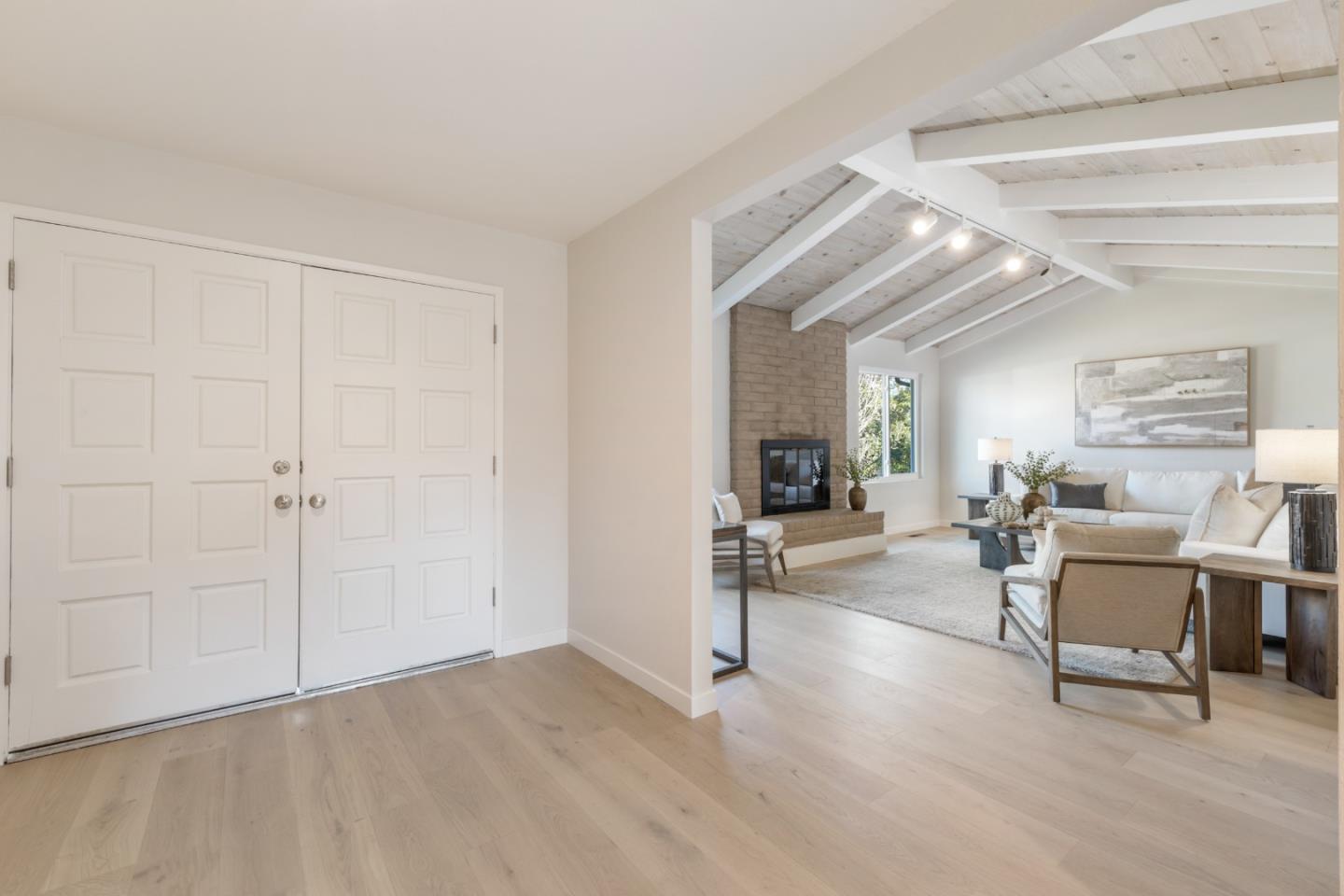 Detail Gallery Image 3 of 30 For 740 Greenview Pl, Los Altos,  CA 94024 - 4 Beds | 2/1 Baths