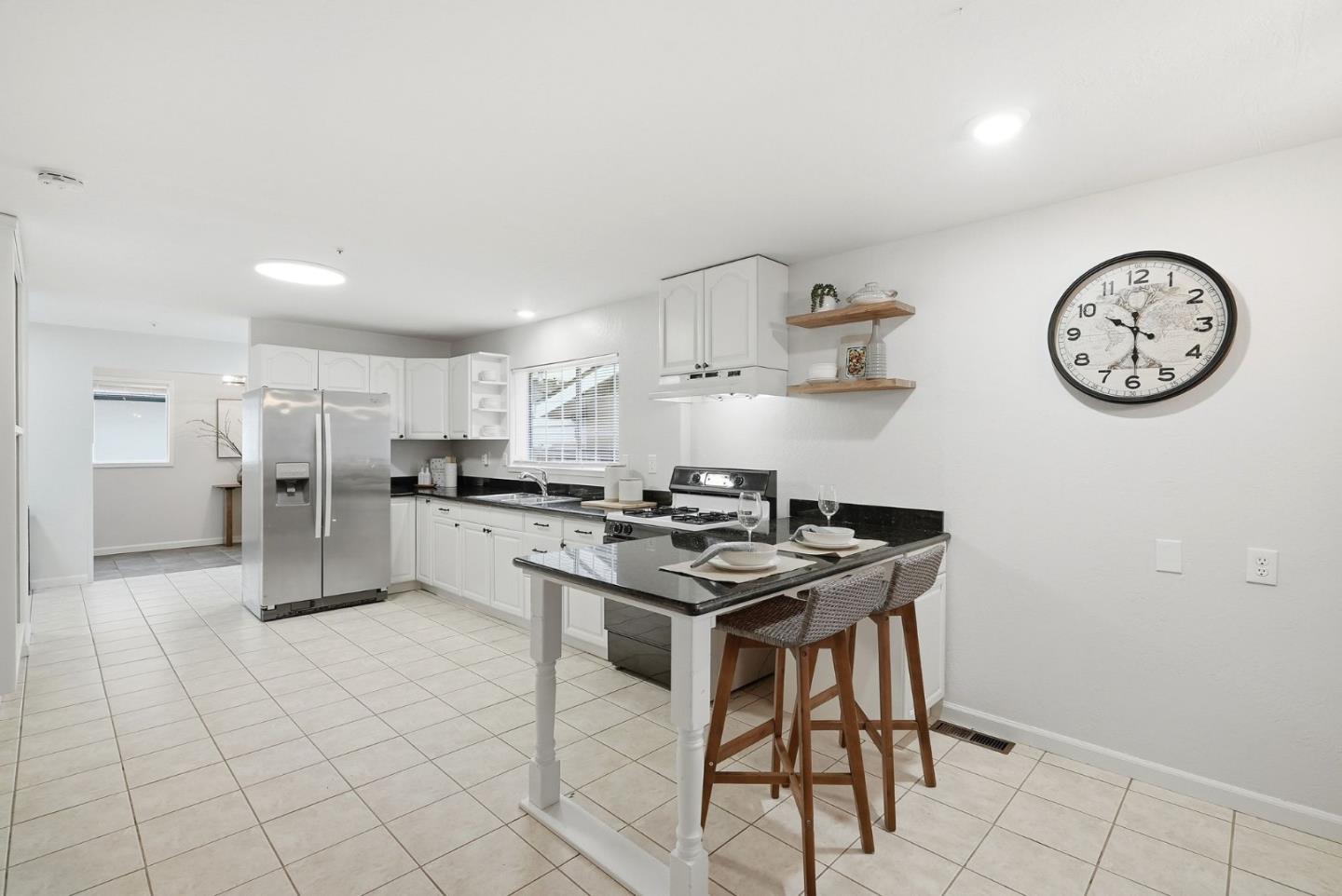 Detail Gallery Image 8 of 45 For 320 Angel Ave, Sunnyvale,  CA 94086 - 6 Beds | 5 Baths