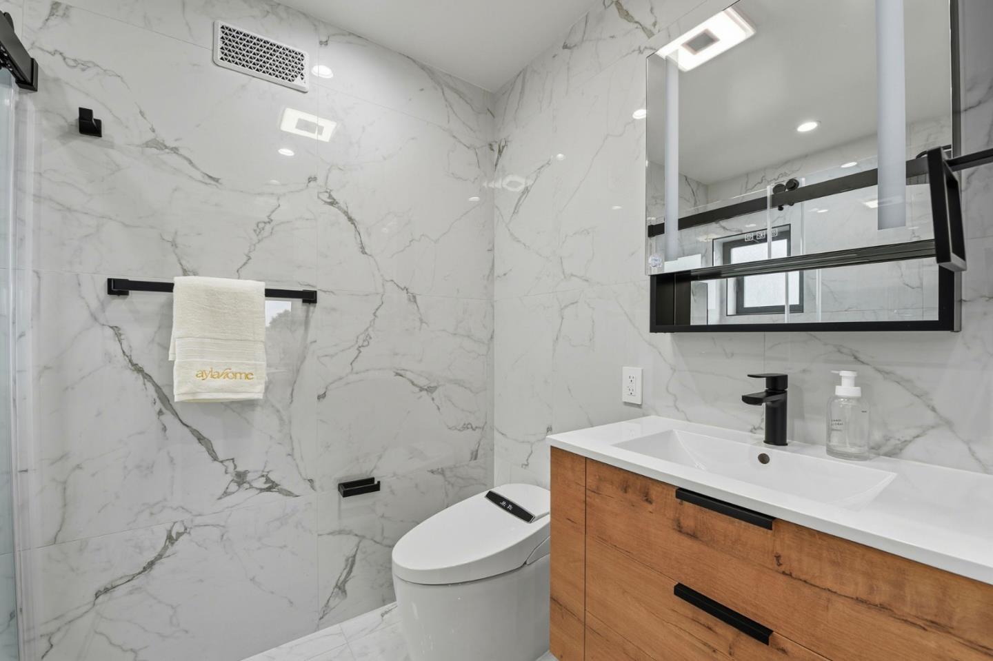 Detail Gallery Image 27 of 37 For 809 Midvale Ln, San Jose,  CA 95136 - 5 Beds | 2/1 Baths