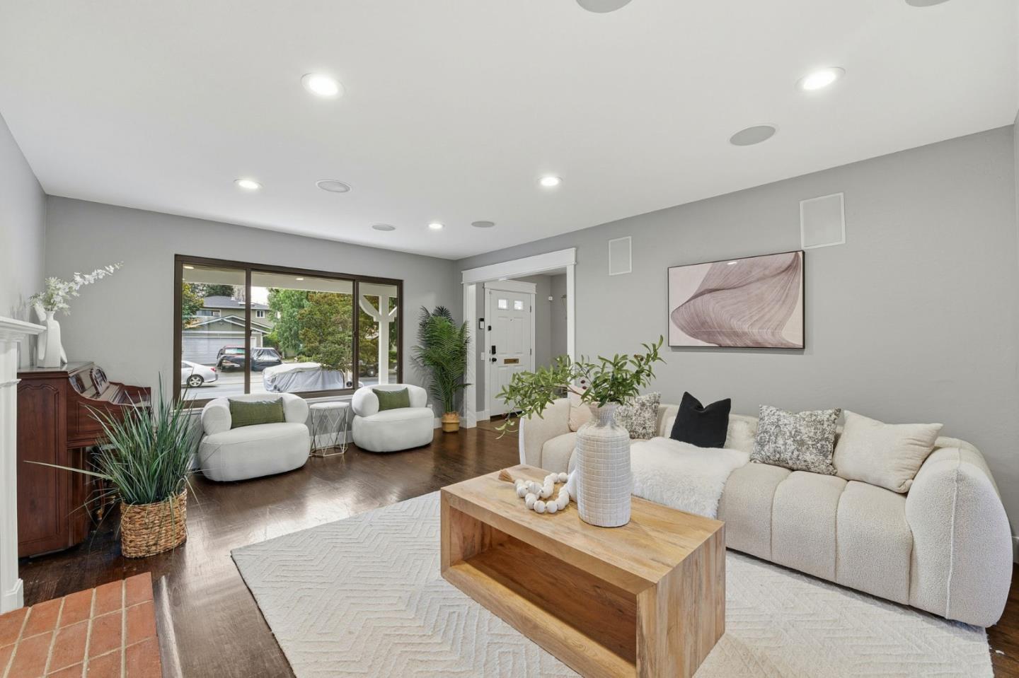 Detail Gallery Image 6 of 37 For 809 Midvale Ln, San Jose,  CA 95136 - 5 Beds | 2/1 Baths